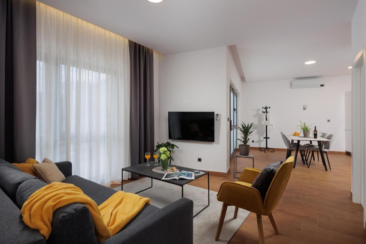 Terra 5 Deluxe Apartment On The Ground Floor With Private Parking 里耶卡 外观 照片
