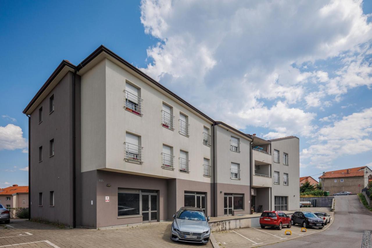 Terra 5 Deluxe Apartment On The Ground Floor With Private Parking 里耶卡 外观 照片