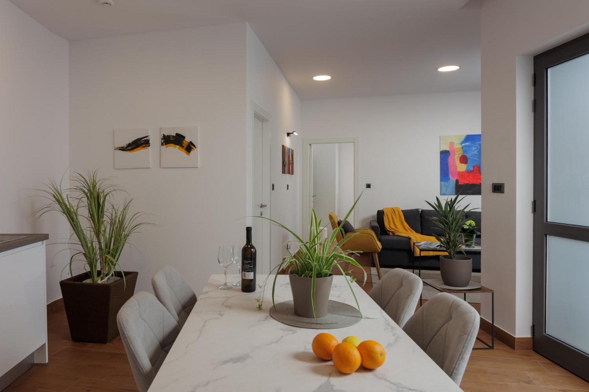 Terra 5 Deluxe Apartment On The Ground Floor With Private Parking 里耶卡 外观 照片
